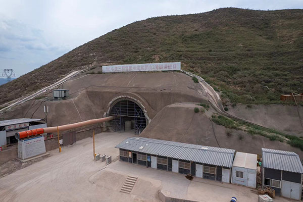 奋战290天 雄忻高铁紫罗山3号隧道贯通背后的铁路配件智慧